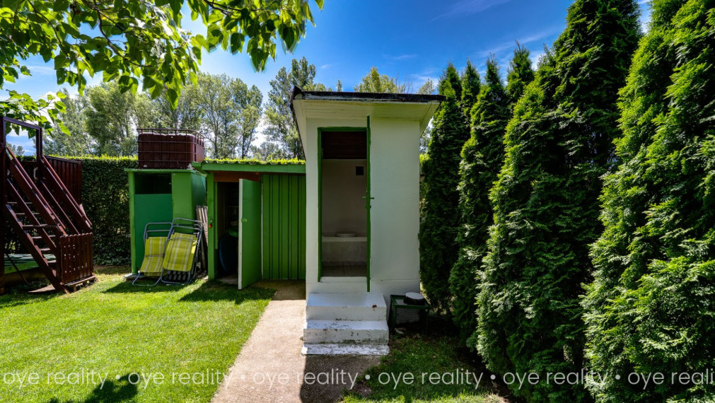 Akcia! Na predaj chata pri Váhu - Váš súkromný kúsok raja