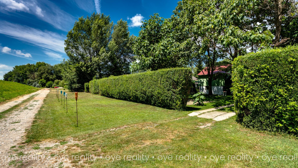 Akcia! Na predaj chata pri Váhu - Váš súkromný kúsok raja