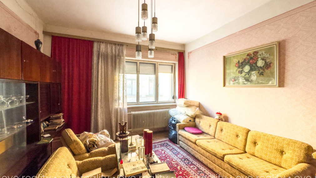 Na predaj priestranný 3-izbový tehlový rodinný dom v centre mesta Komárno