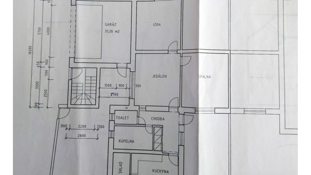 Na predaj priestranný 3-izbový tehlový rodinný dom v centre mesta Komárno