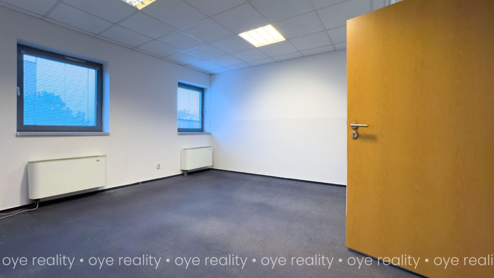 Na prenájom moderné kancelárske priestory v centre Komárna - 13, 22, 24, 25, 50, 70 m2