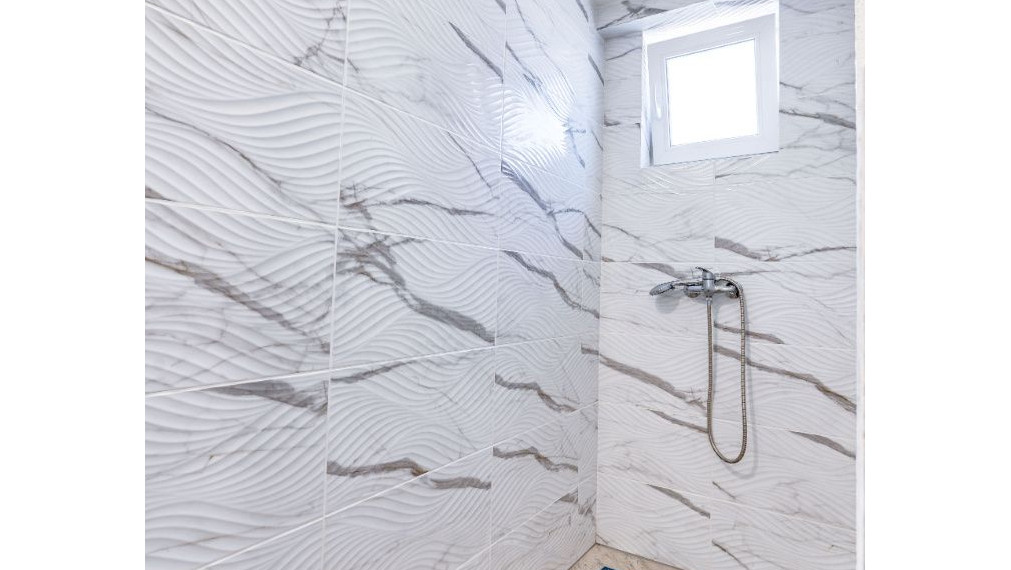 Na predaj lukratívna, kompletne rekonštruovaná administratívno-obchodná budova v Komárne