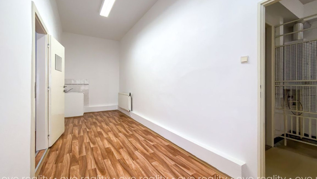 Na prenájom kancelárske priestory v absolútnom centre Komárna - 41 m2