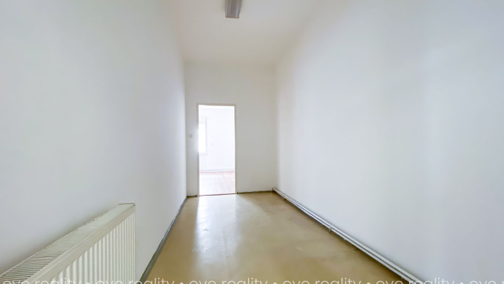 Na prenájom kancelárske priestory v absolútnom centre Komárna - Výhodne!