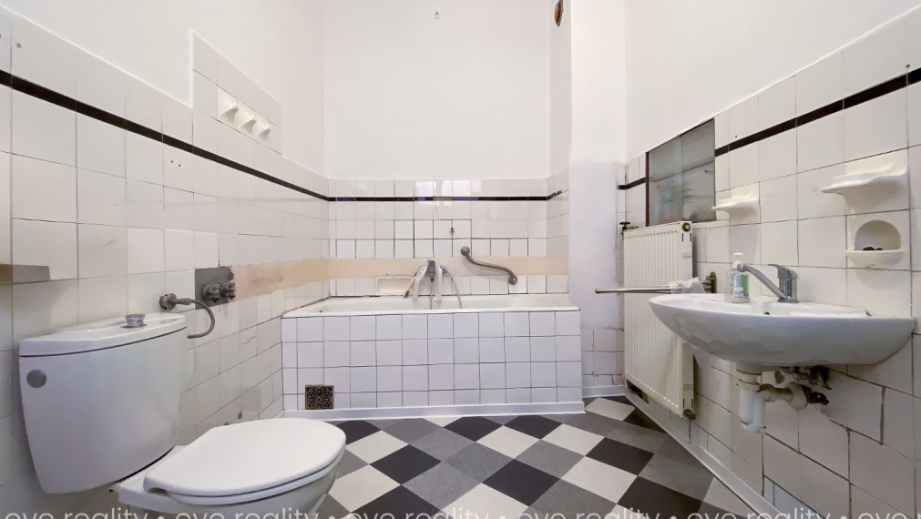 Na prenájom kancelárske priestory v absolútnom centre Komárna - Výhodne!