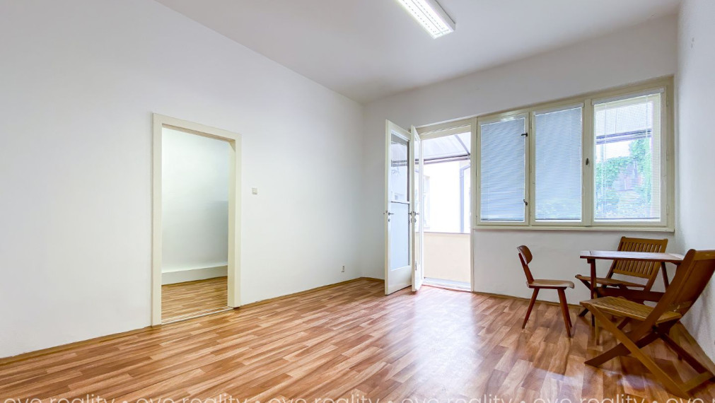 Na prenájom kancelárske priestory v absolútnom centre Komárna - Výhodne!