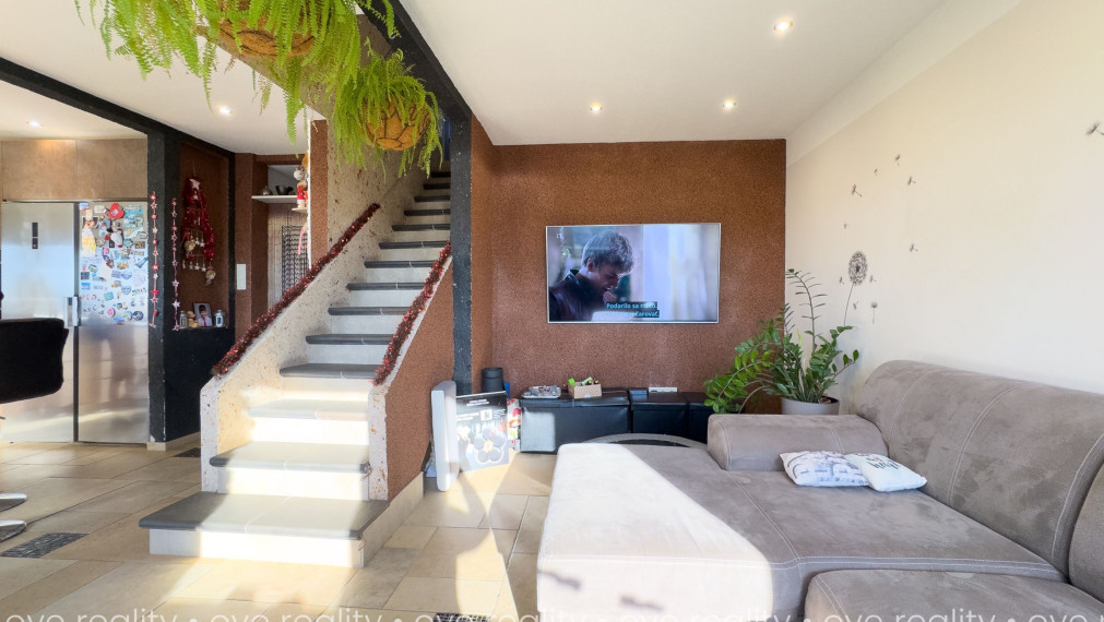 Na predaj kompletne obnovený 4-izbový rodinný dom s krásnym výhľadom na Dunaj v Komárne