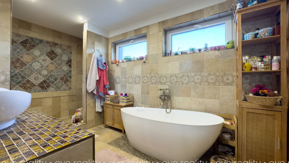 Na predaj kompletne obnovený 4-izbový rodinný dom s krásnym výhľadom na Dunaj v Komárne