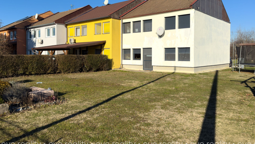 Na predaj kompletne obnovený 4-izbový rodinný dom s krásnym výhľadom na Dunaj v Komárne