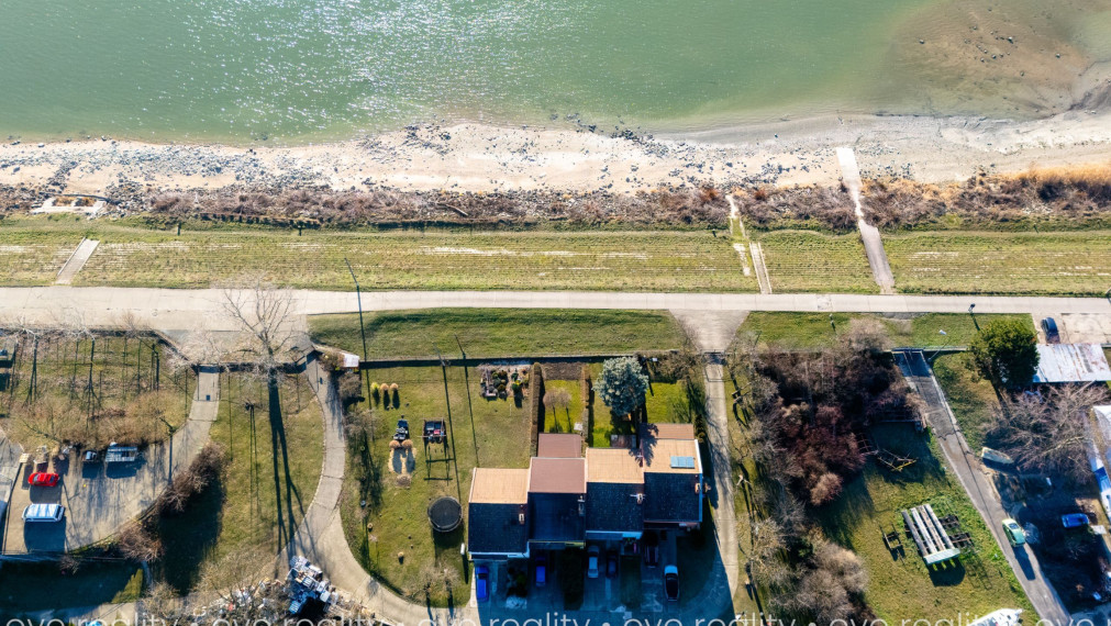 Na predaj kompletne obnovený 4-izbový rodinný dom s krásnym výhľadom na Dunaj v Komárne