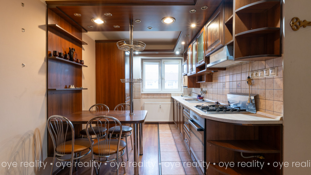 Na predaj 2,5-izbový tehlový byt po rekonštrukcii v Komárne