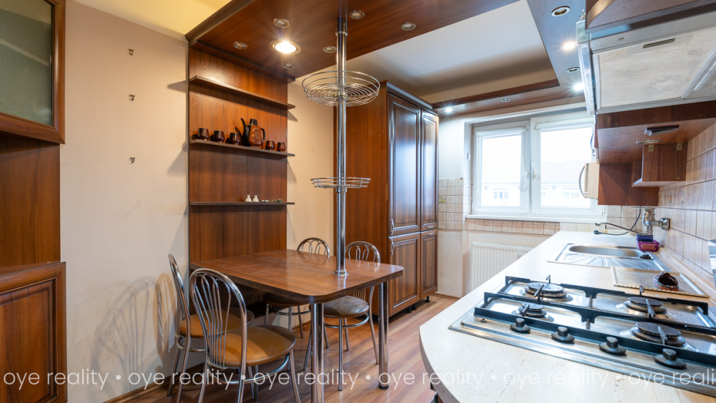 Na predaj 2,5-izbový tehlový byt po rekonštrukcii v Komárne