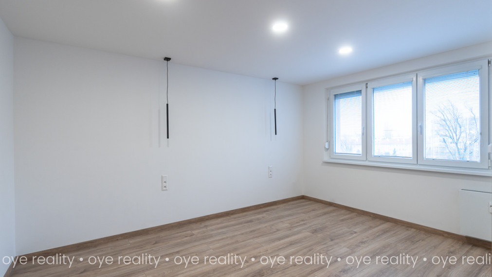 Na predaj prémiovo zrekonštruovaný, slnečný 3-izbový byt s loggiou v centre diania Komárna