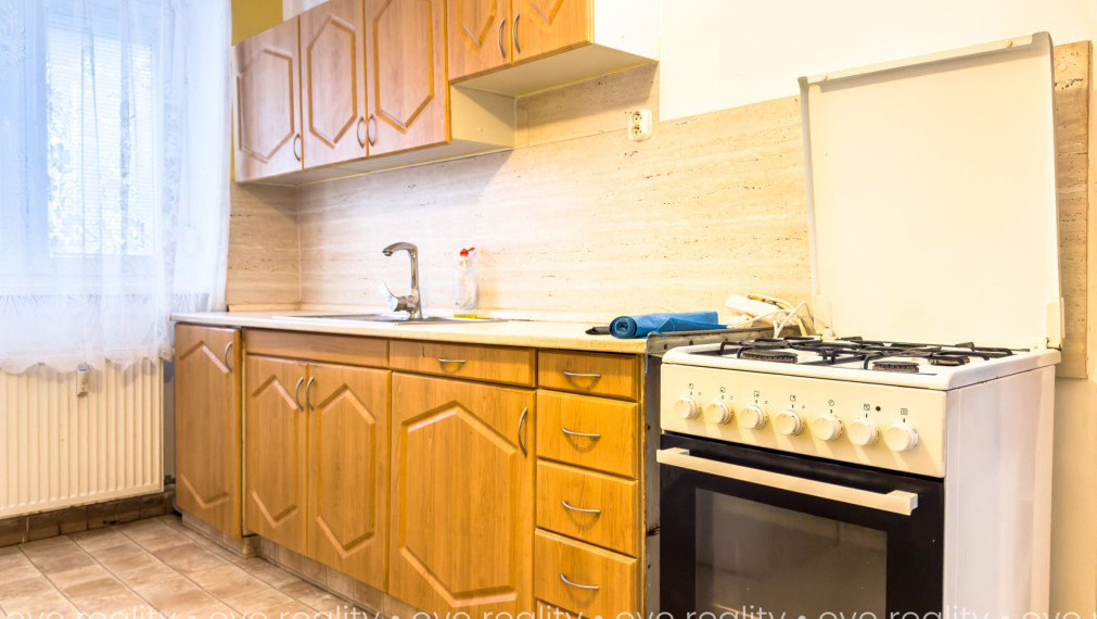 Na predaj čiastočne zrekonštruovaný tehlový byt v Komárne - 60 m2