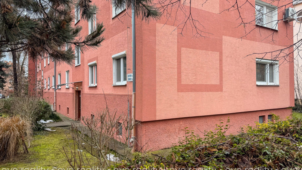 Na predaj čiastočne zrekonštruovaný tehlový byt v Komárne - 60 m2