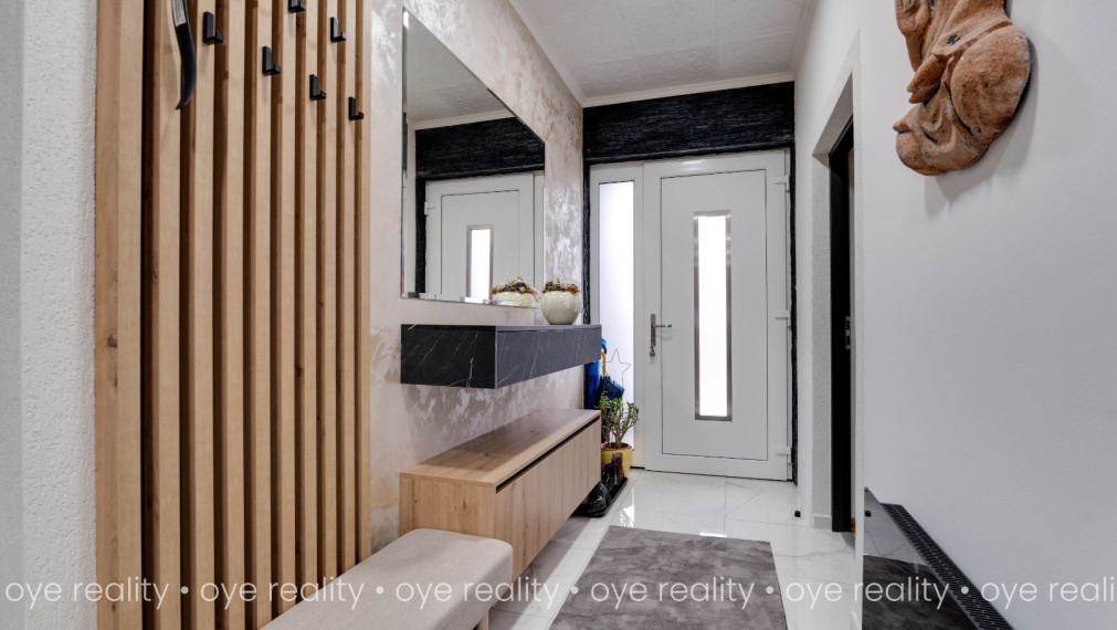 Na predaj exkluzívny rodinný dom v Kolárove – harmónia luxusu, bezpečia a domácej pohody