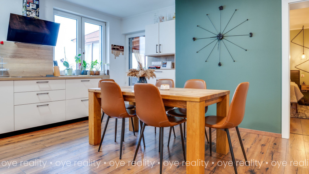 Na predaj nadštandardný 4-izbový rodinný dom s bazénom a zimnou záhradou v Komárne