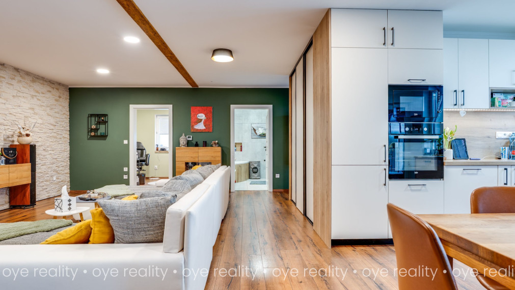 Na predaj nadštandardný 4-izbový rodinný dom s bazénom a zimnou záhradou v Komárne