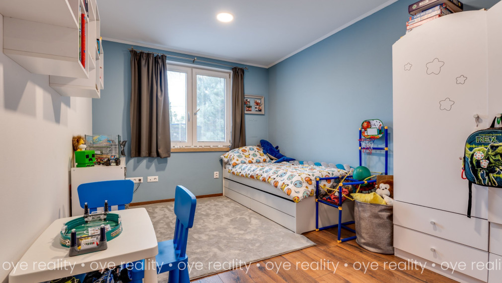 Na predaj nadštandardný 4-izbový rodinný dom s bazénom a zimnou záhradou v Komárne