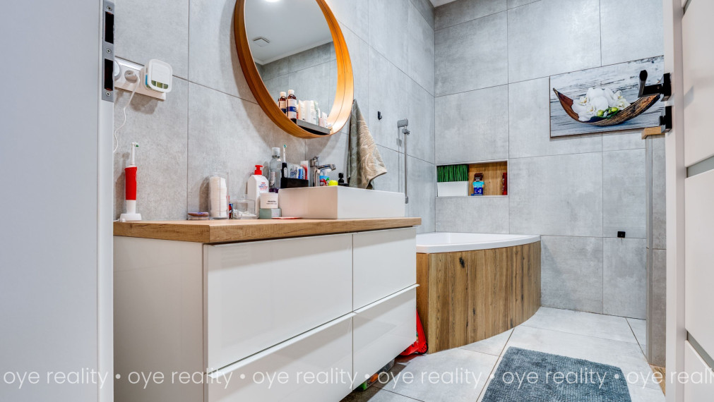 Na predaj nadštandardný 4-izbový rodinný dom s bazénom a zimnou záhradou v Komárne