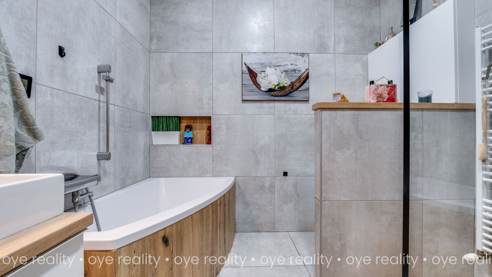 Na predaj nadštandardný 4-izbový rodinný dom s bazénom a zimnou záhradou v Komárne