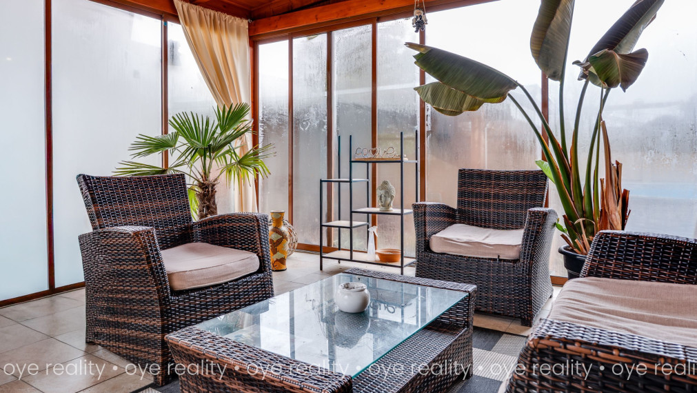 Na predaj nadštandardný 4-izbový rodinný dom s bazénom a zimnou záhradou v Komárne