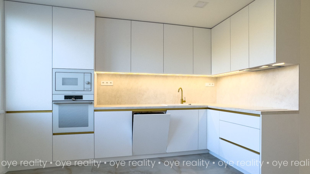Rezervovaný! Na predaj kompletne rekonštruovaný 3-izbový byt v obľúbenej lokalite Komárna - 72 m2