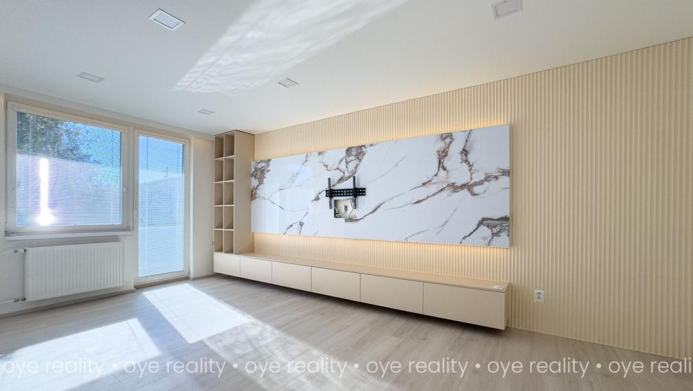 Na predaj kompletne rekonštruovaný 3-izbový byt v obľúbenej lokalite Komárna - 72 m2