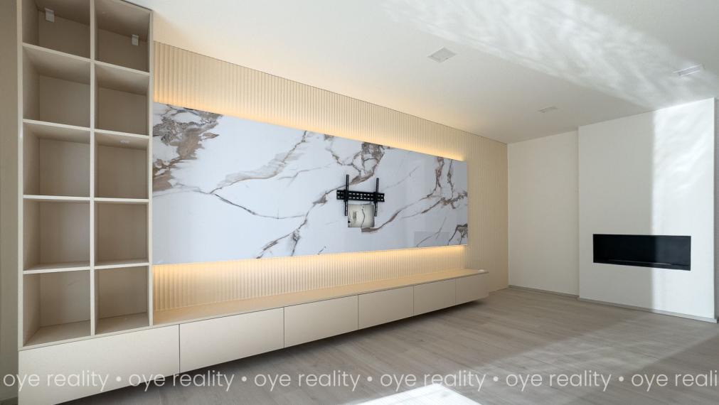 Na predaj kompletne rekonštruovaný 3-izbový byt v obľúbenej lokalite Komárna - 72 m2