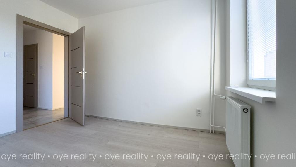 Na predaj kompletne rekonštruovaný 3-izbový byt v obľúbenej lokalite Komárna - 72 m2