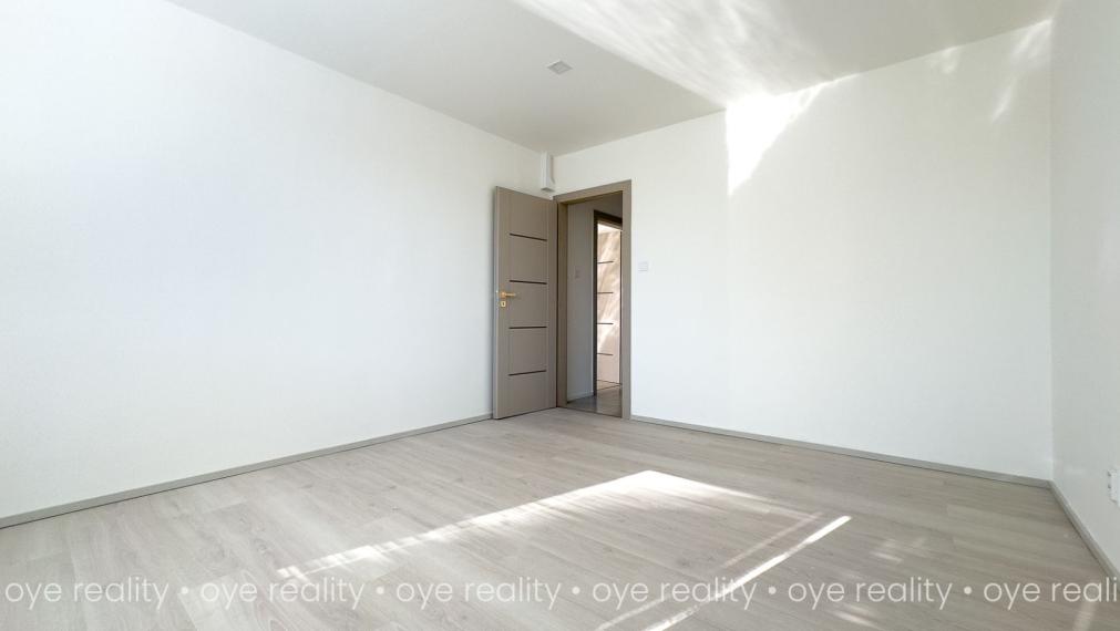 Na predaj kompletne rekonštruovaný 3-izbový byt v obľúbenej lokalite Komárna - 72 m2