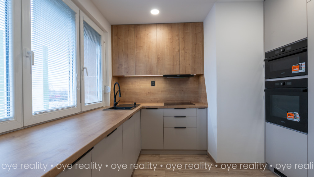 Na predaj prémiovo zrekonštruovaný, slnečný 3-izbový byt s loggiou v centre diania Komárna