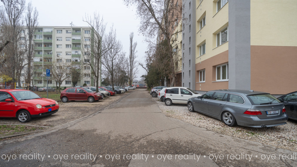 Na predaj prémiovo zrekonštruovaný, slnečný 3-izbový byt s loggiou v centre diania Komárna