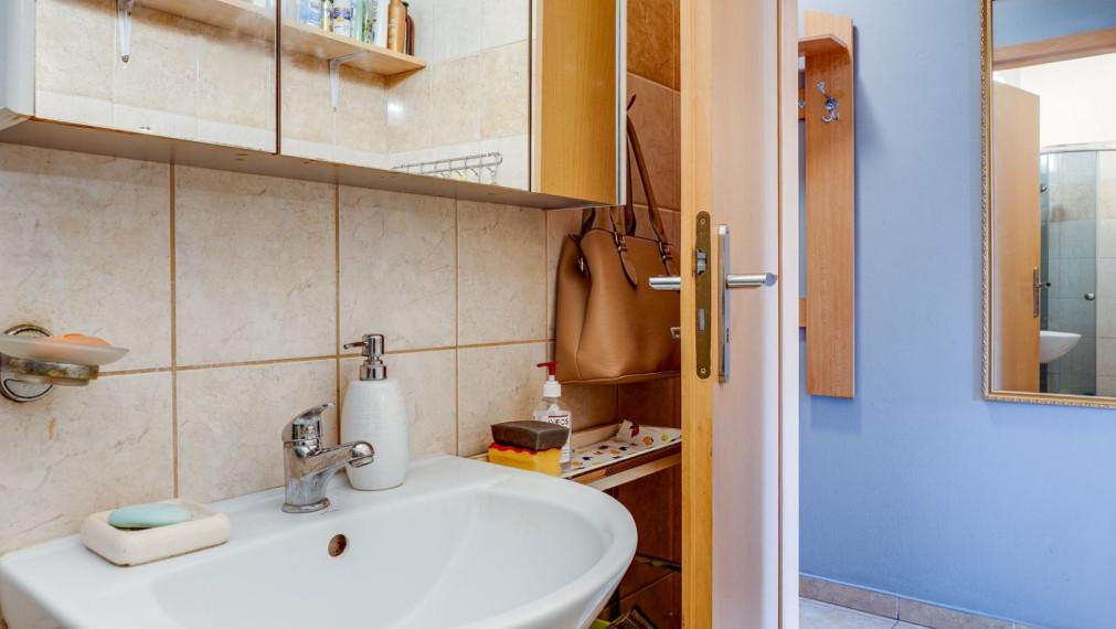 Na predaj úsporný 1-izbový byt s vlastným kúrením v Hurbanove – nízke náklady, výborná poloha - 34 m2