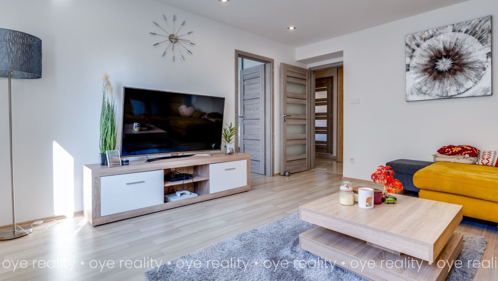 Na predaj moderný 2-izbový tehlový byt po kompletnej rekonštrukcii v pokojnej lokalite plnej zelene