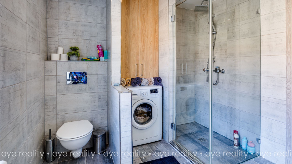 Na predaj moderný 2-izbový tehlový byt po kompletnej rekonštrukcii v pokojnej lokalite plnej zelene