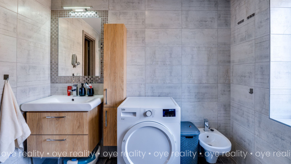 Na predaj moderný 2-izbový tehlový byt po kompletnej rekonštrukcii v pokojnej lokalite plnej zelene