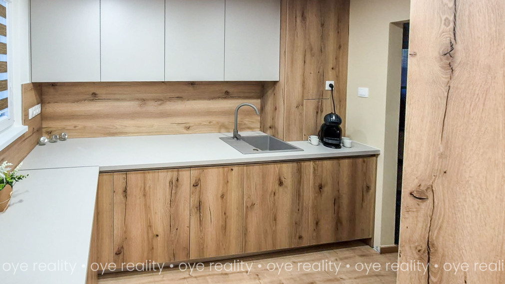 Na predaj 3-izbový zariadený byt po kompletnej rekonštrukcii v Komárne