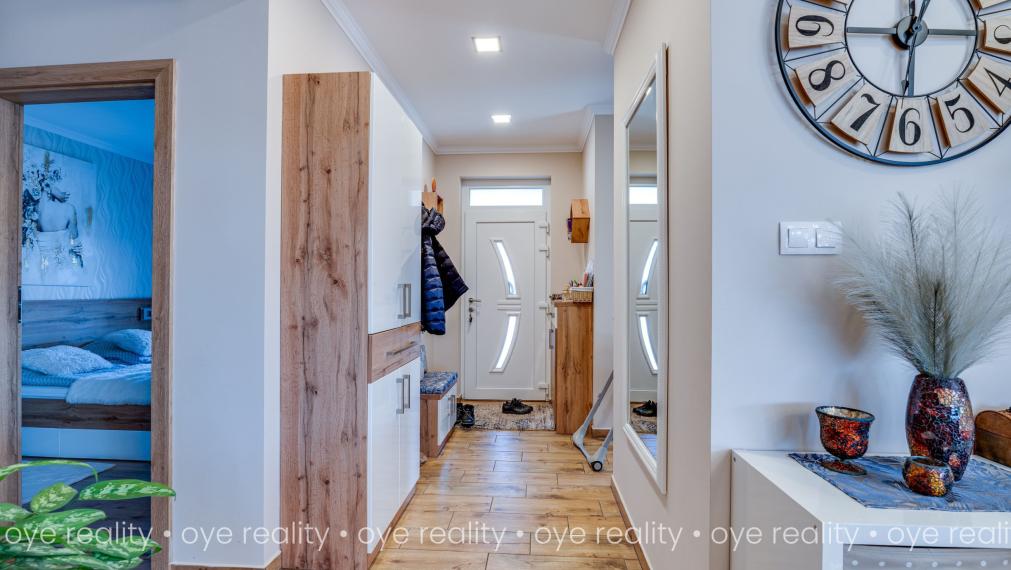 Prémiové rodinné bývanie na predaj v pokojnej časti mesta Komárom (Maďarsko)