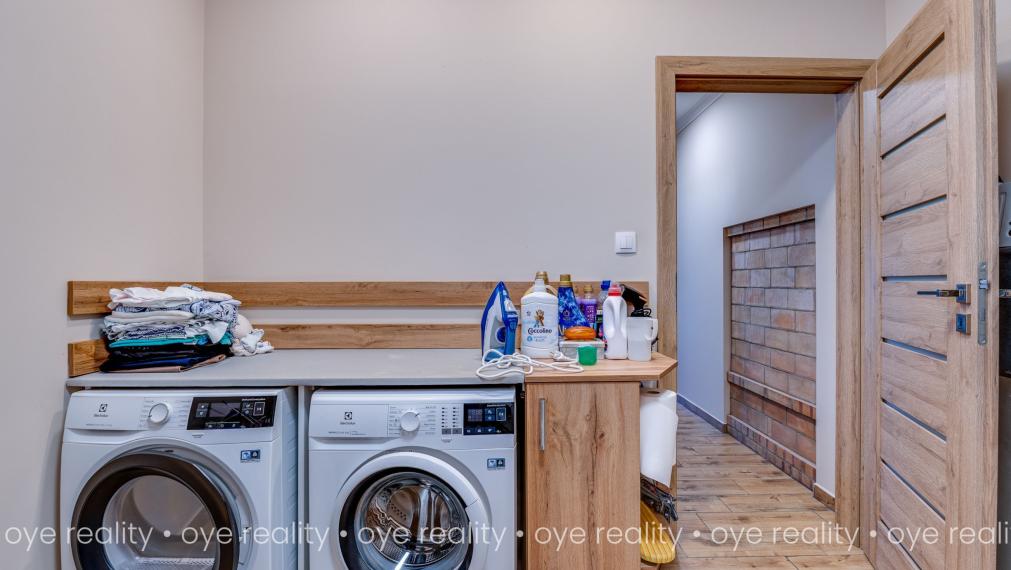 Prémiové rodinné bývanie na predaj v pokojnej časti mesta Komárom (Maďarsko)