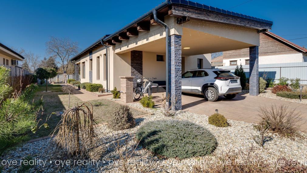 Prémiové rodinné bývanie na predaj v pokojnej časti mesta Komárom (Maďarsko)