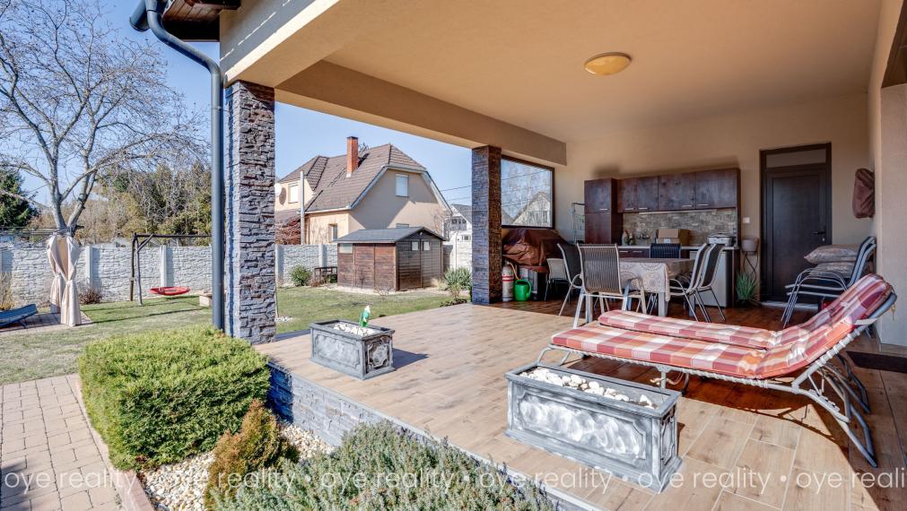 Prémiové rodinné bývanie na predaj v pokojnej časti mesta Komárom (Maďarsko)