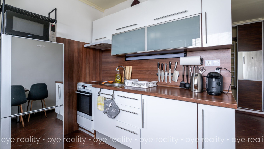 Na prenájom klimatizovaný 2-izbový byt s loggiou – Mederčská ul., Komárno