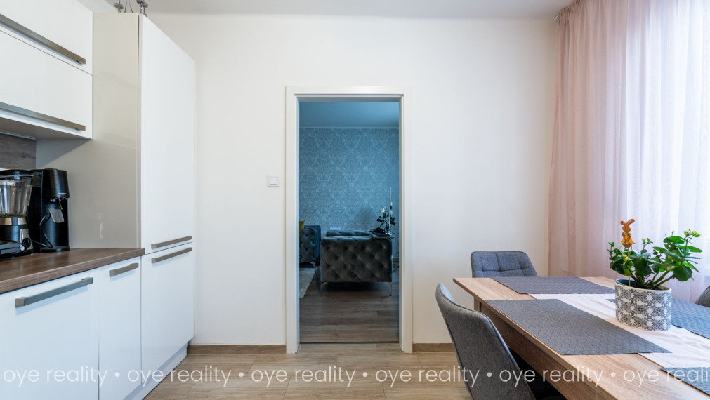 Na predaj moderný 3-izbový byt s klimatizáciou blízko centra – Komárno, Rákócziho ul.