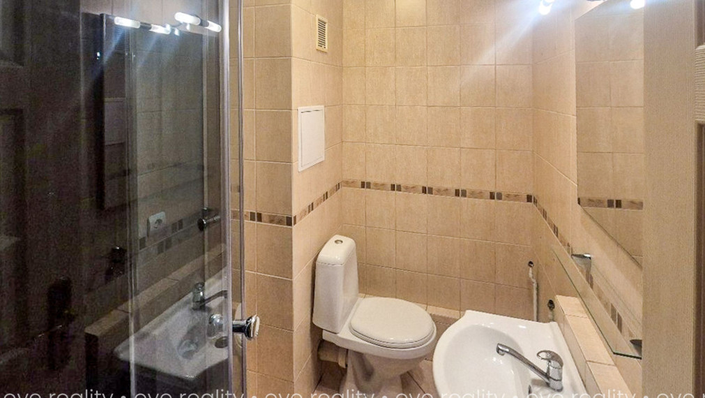 GARZÓNKA NA PREDAJ – TOP LOKALITA KOMÁRNA, 1. POSCHODIE