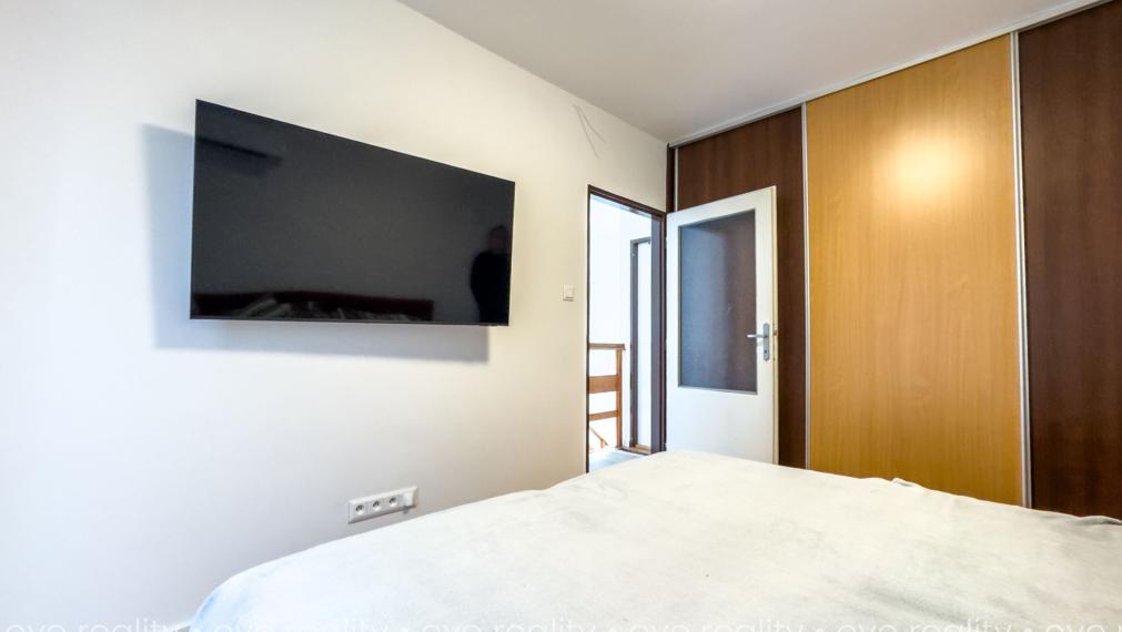  NA PREDAJ CELOROČNE OBÝVATEĽNÁ CHATA VO VINOHRADNÍCKEJ OBLASTI – MARCELOVÁ