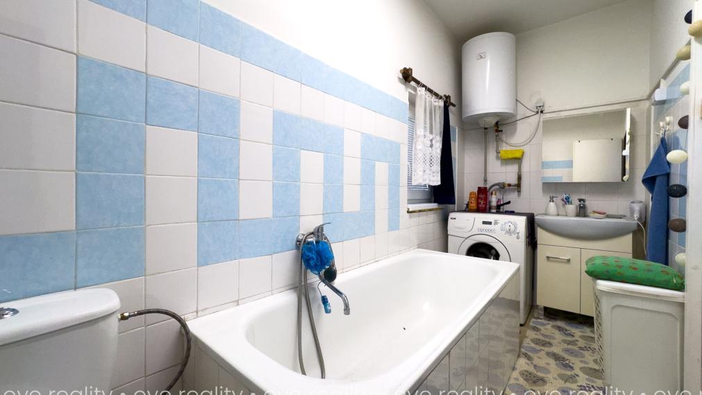  NA PREDAJ CELOROČNE OBÝVATEĽNÁ CHATA VO VINOHRADNÍCKEJ OBLASTI – MARCELOVÁ