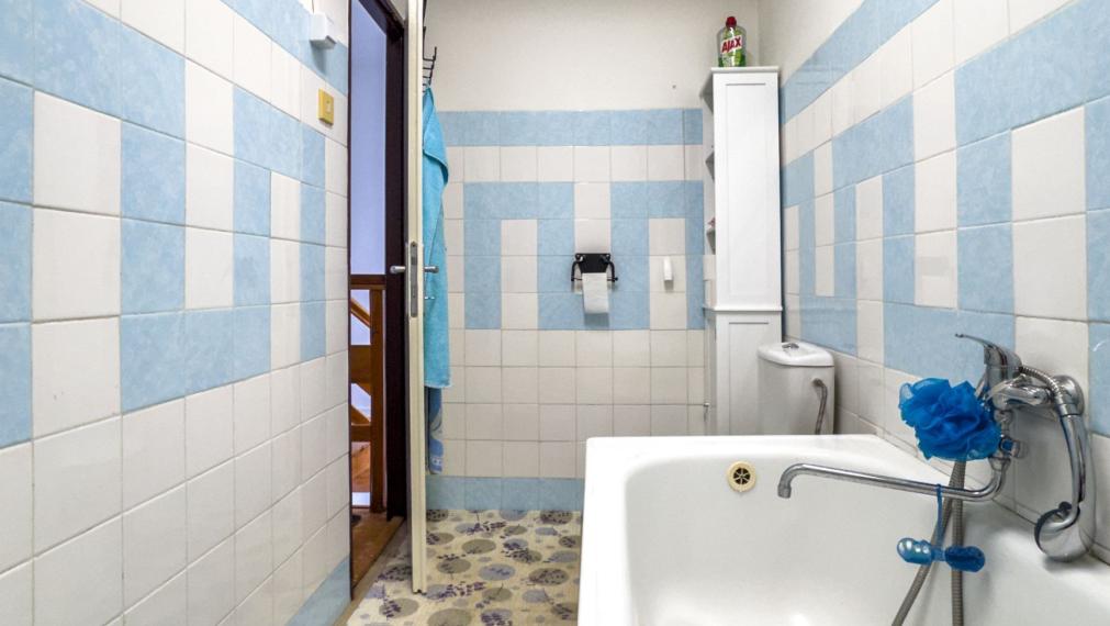  NA PREDAJ CELOROČNE OBÝVATEĽNÁ CHATA VO VINOHRADNÍCKEJ OBLASTI – MARCELOVÁ