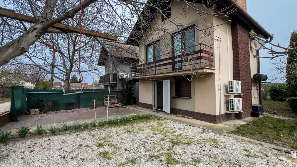  NA PREDAJ CELOROČNE OBÝVATEĽNÁ CHATA VO VINOHRADNÍCKEJ OBLASTI – MARCELOVÁ