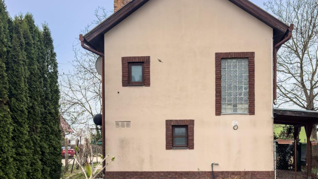  NA PREDAJ CELOROČNE OBÝVATEĽNÁ CHATA VO VINOHRADNÍCKEJ OBLASTI – MARCELOVÁ